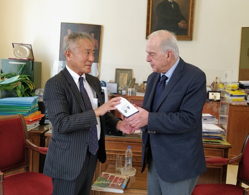 Συνάντηση του Δημάρχου Ηρακλείου Βασίλη Λαμπρινού με τον Πρέσβη της Ιαπωνίας στην Ελλάδα